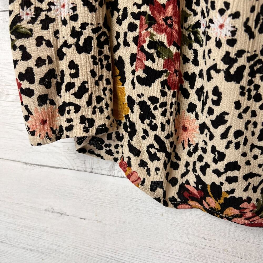 Torrid Blouse Womens Size 2 Babydoll Crinkle Gauze Smocked Leopard Floral Flirty - Picture 11 of 16